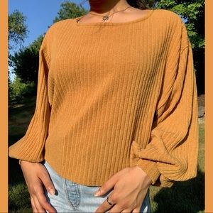 balloon-sleeved top in S